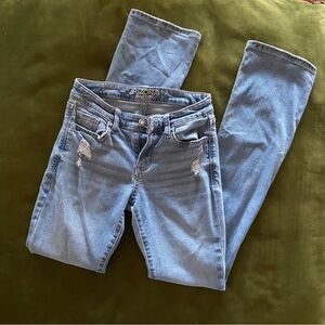 Arizona size 3 mid rise bootcut light wash ripped knees